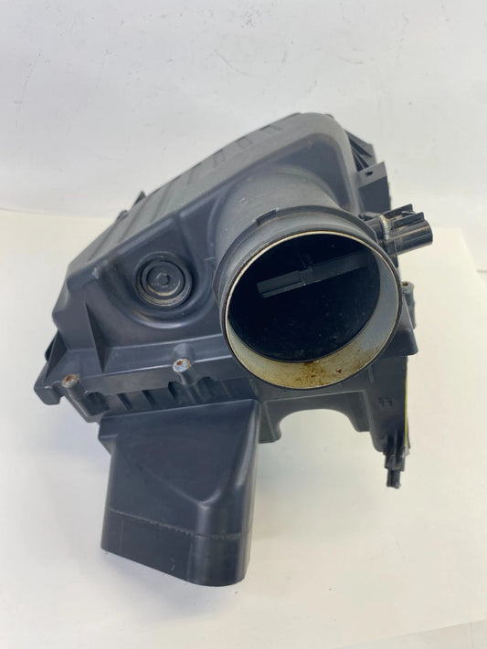2011-2013 BUICK REGAL 2.4L AIR INTAKE CLEANER BOX HOUSING COVER 55561774 OEM