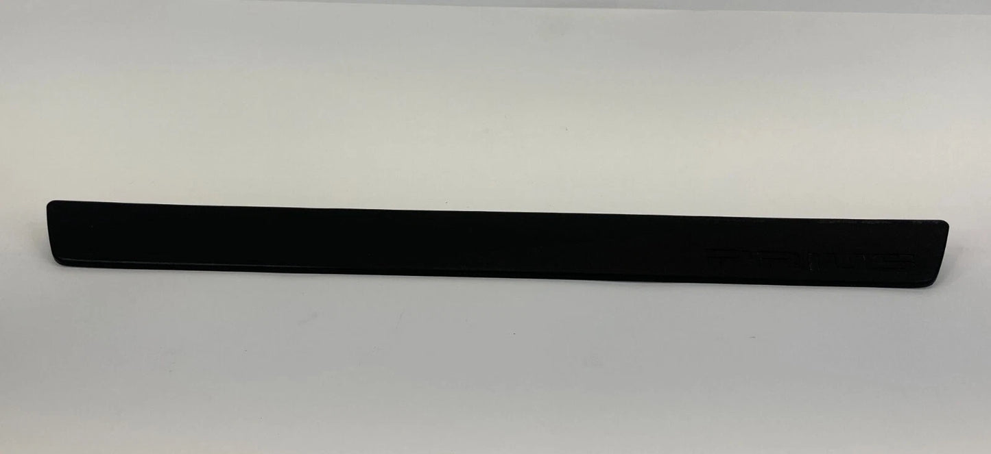 10-15 TOYOTA PRIUS FRONT RIGHT PASSENGER DOOR SCUFF PLATE STEP TRIM 67911-47030