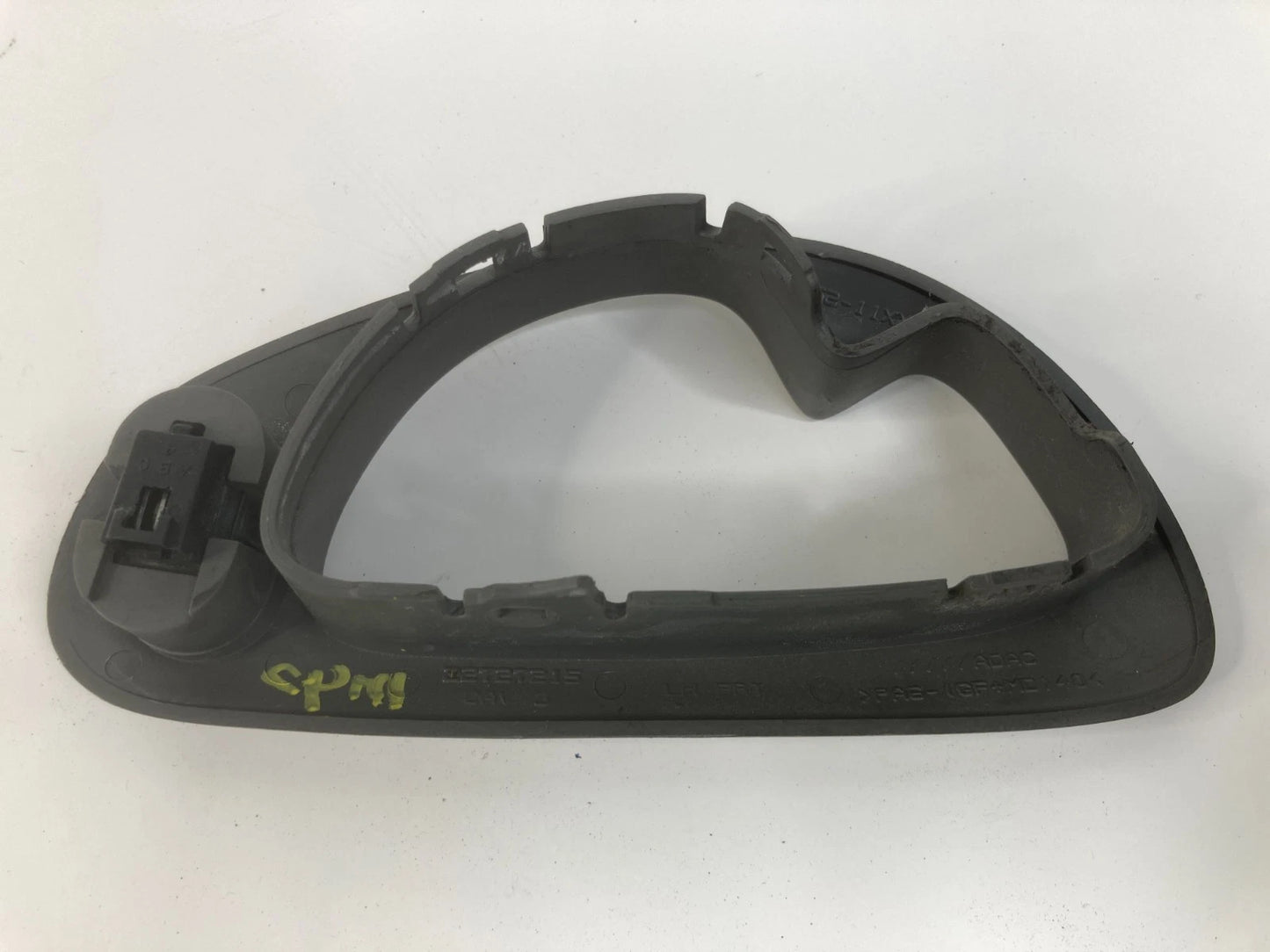 2004-2008 CHEVROLET MALIBU FRONT LEFT DRIVER DOOR HANDLE BEZEL W/ LOCK SWITCH