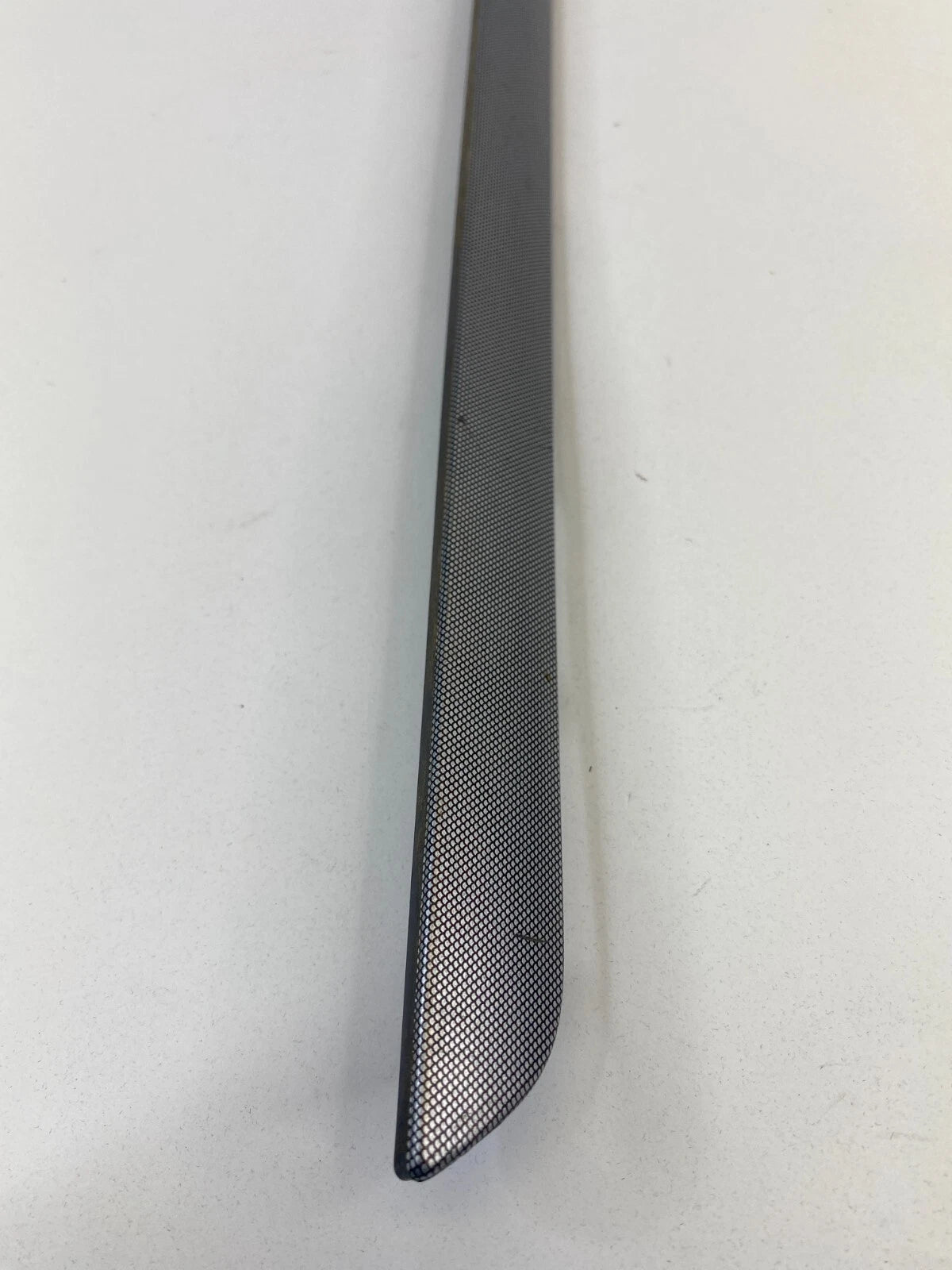 2005-2009 VOLKSWAGEN JETTA FRONT RIGHT PASSENGER DOOR TRIM MOLDING 1K4-867-440