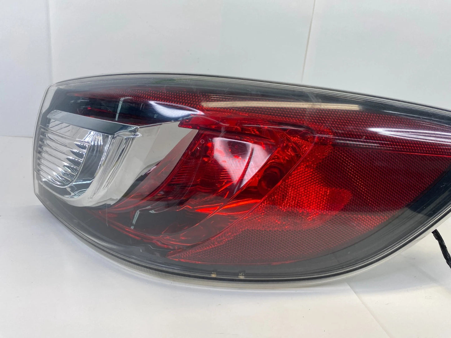 10-13 MAZDA 3 SEDAN RIGHT PASSENGER OUTER QUARTER PANEL TAIL LIGHT TAILLIGHT OEM