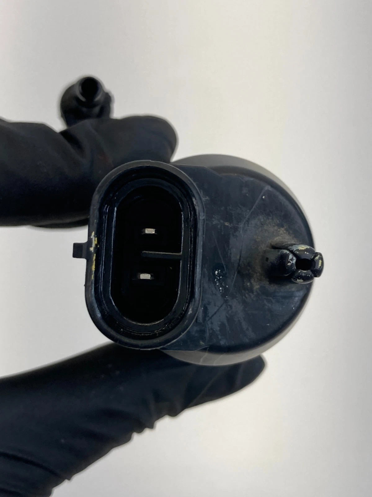 2009-2017 Chevrolet Traverse Front Windshield Wiper Washer Pump Assy ELB10853AB