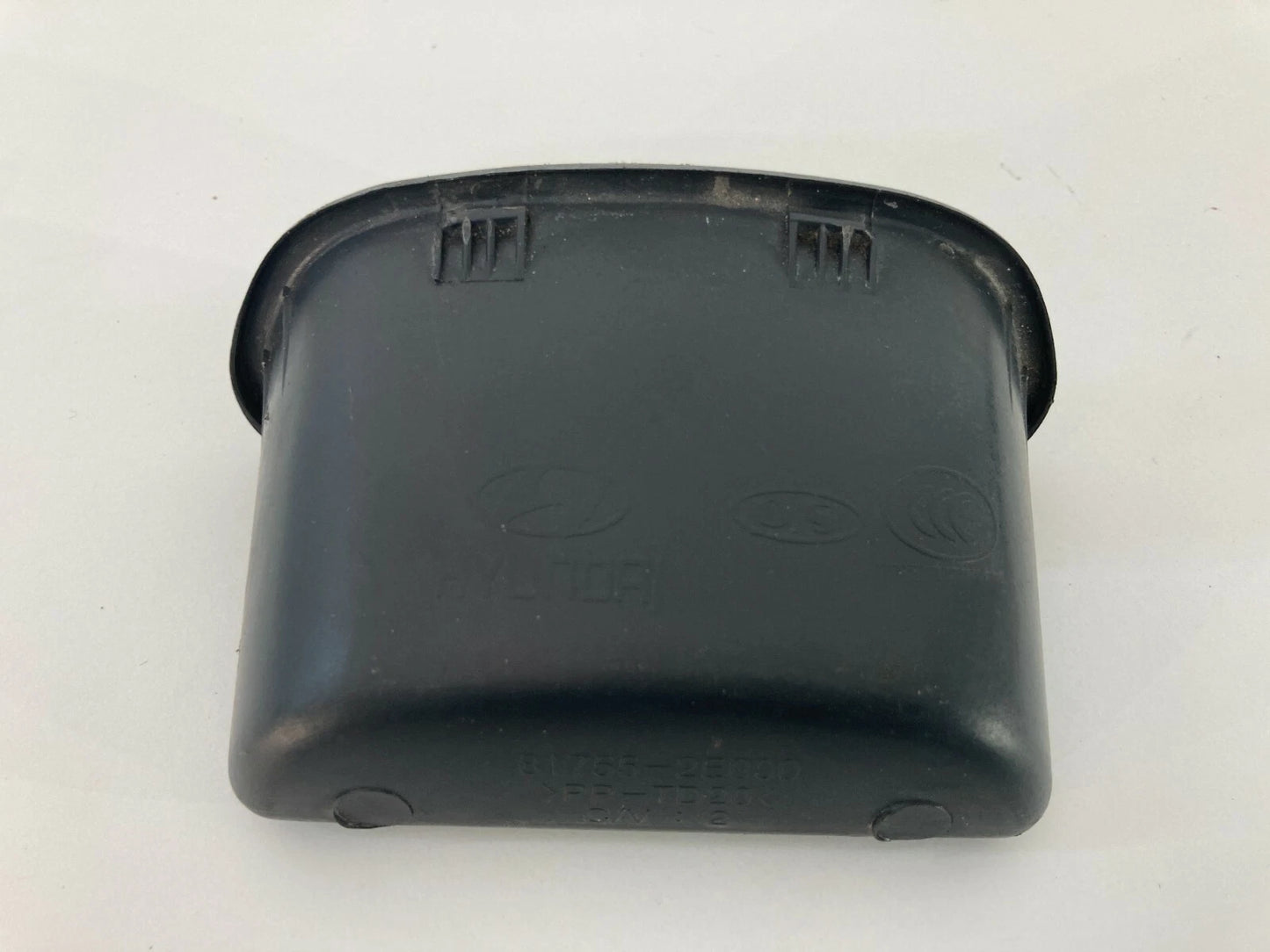 2006 - 2011 HYUNDAI ACCENT TAIL GATE PULL HANDLE COVER ASSEMNBLY 81755-2E000 OEM