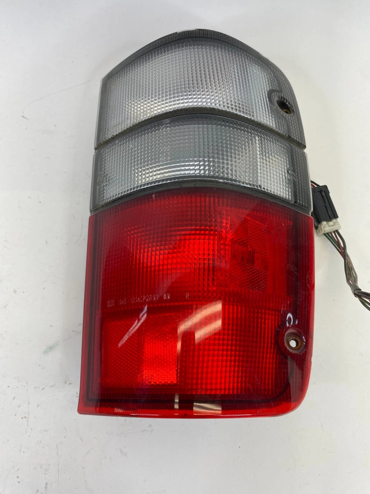2000-2002 ISUZU TROOPER REAR RIGHT PASSENGER SIDE TAIL LIGHT LAMP ASSEMBLY OEM
