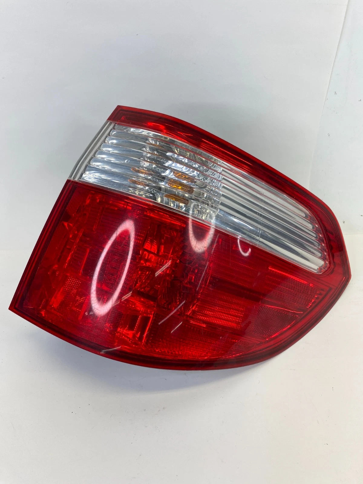 2005-2007 HONDA ODYSSEY RIGHT PASSENGER TAIL LIGHT OUTER TAIL LAMP OEM