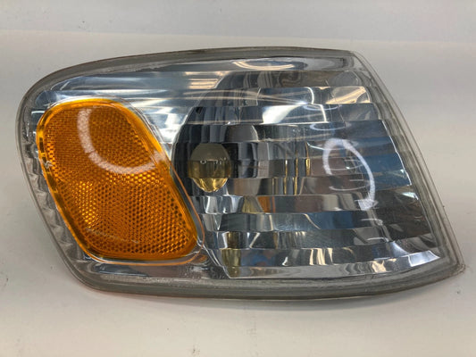 2001 2002 TOYOTA COROLLA RIGHT PASSENGER CORNER PARK TURN SIGNAL LIGHT LAMP