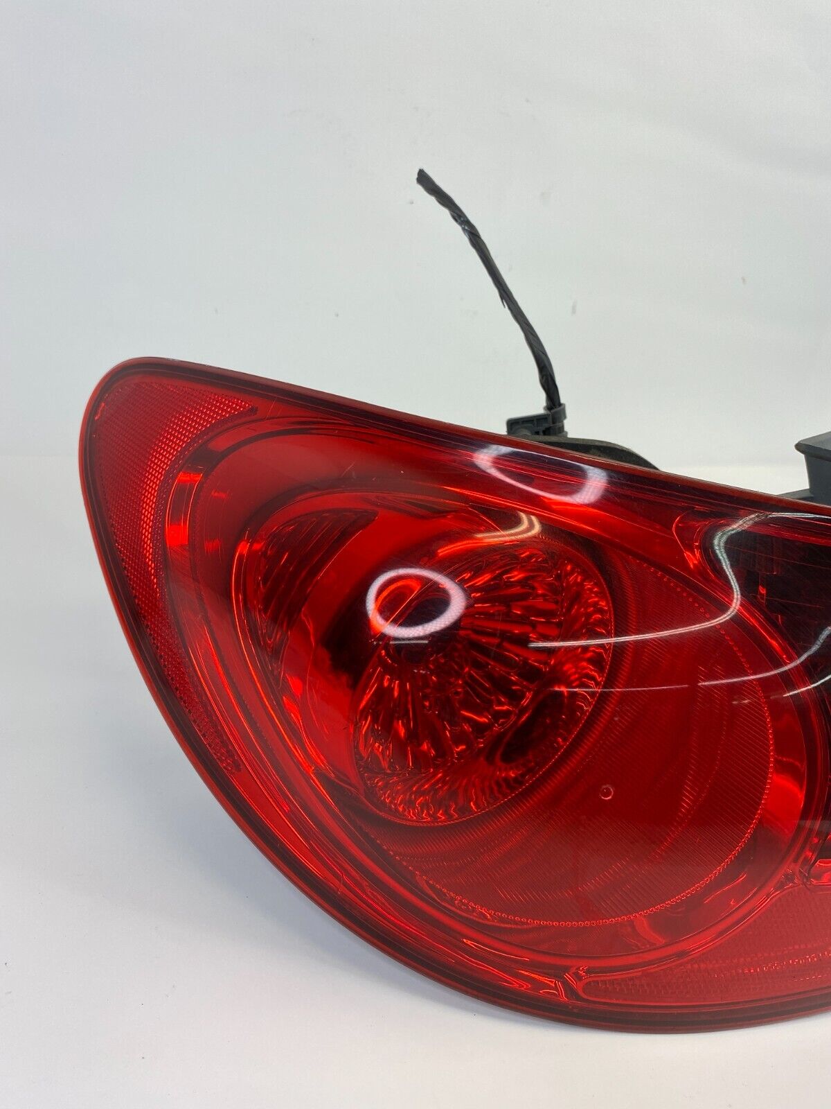 2007-2010 Hyundai Elantra Sedan Left Driver Taillight Tail Lamp Light Outer