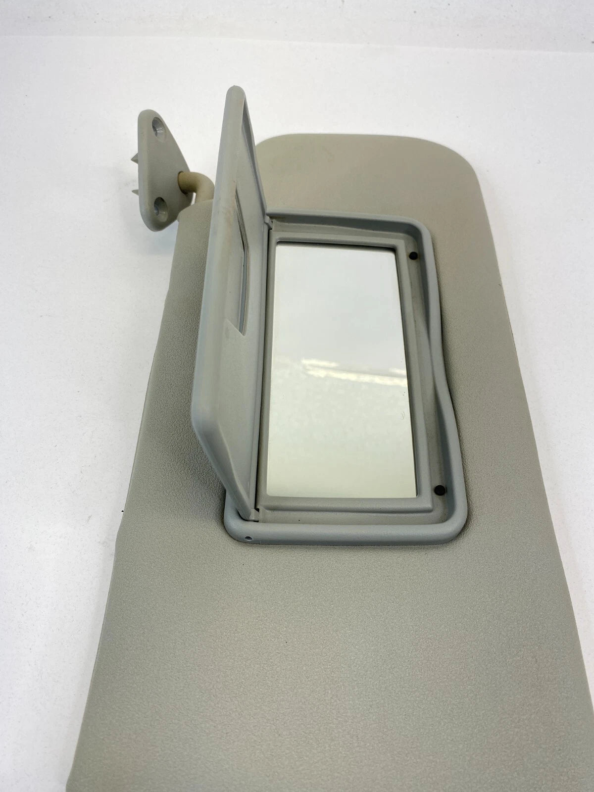 07-13 MITSUBISHI OUTLANDER RIGHT PASSENGER SUNVISOR SUN VISOR SHADE W/ MIRROR