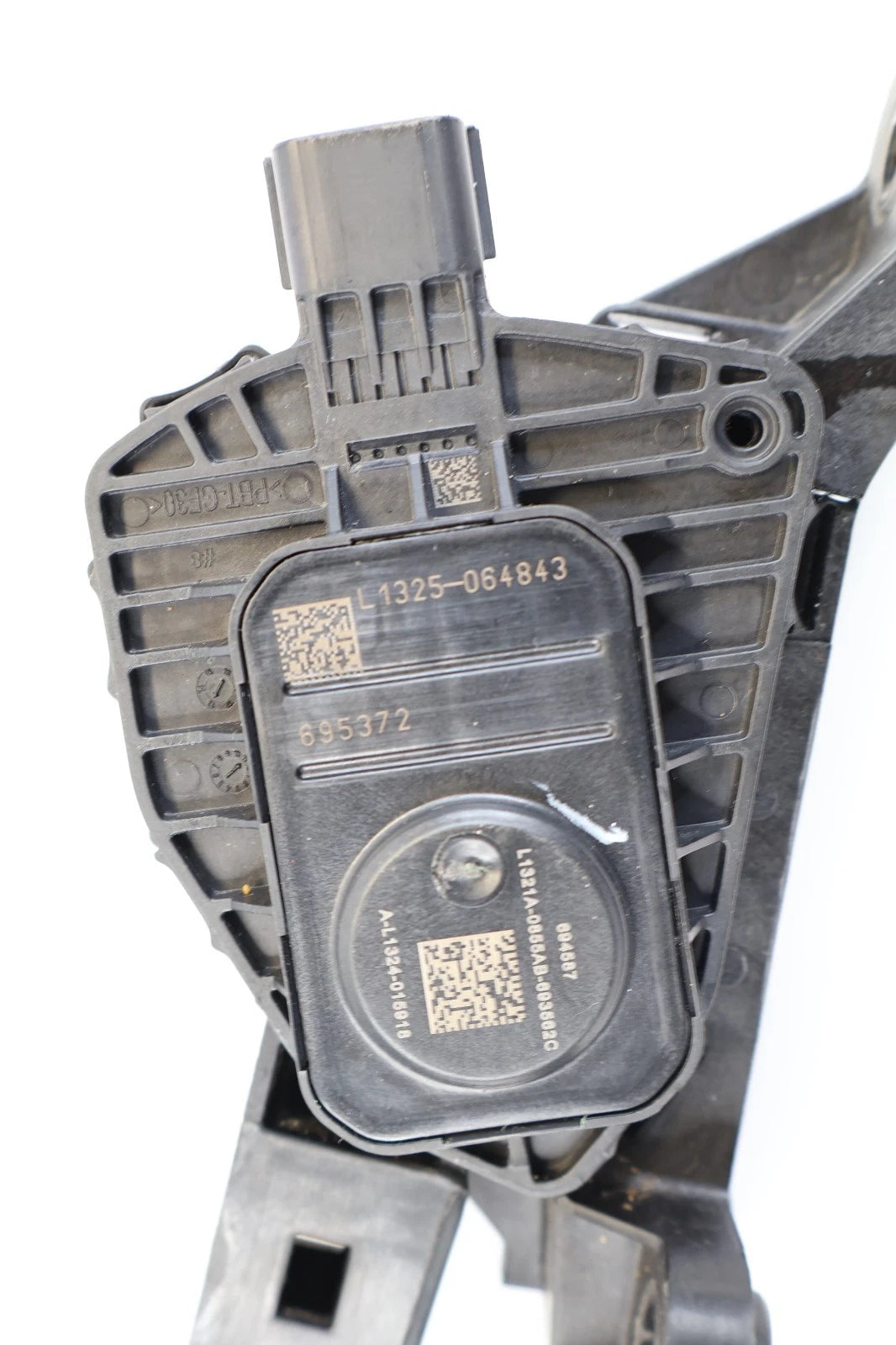 2013-2015 KIA SORENTO 3.3L V6 ACCELERATOR GAS PEDAL W/ TRAVEL SENSOR 32700-4Z000