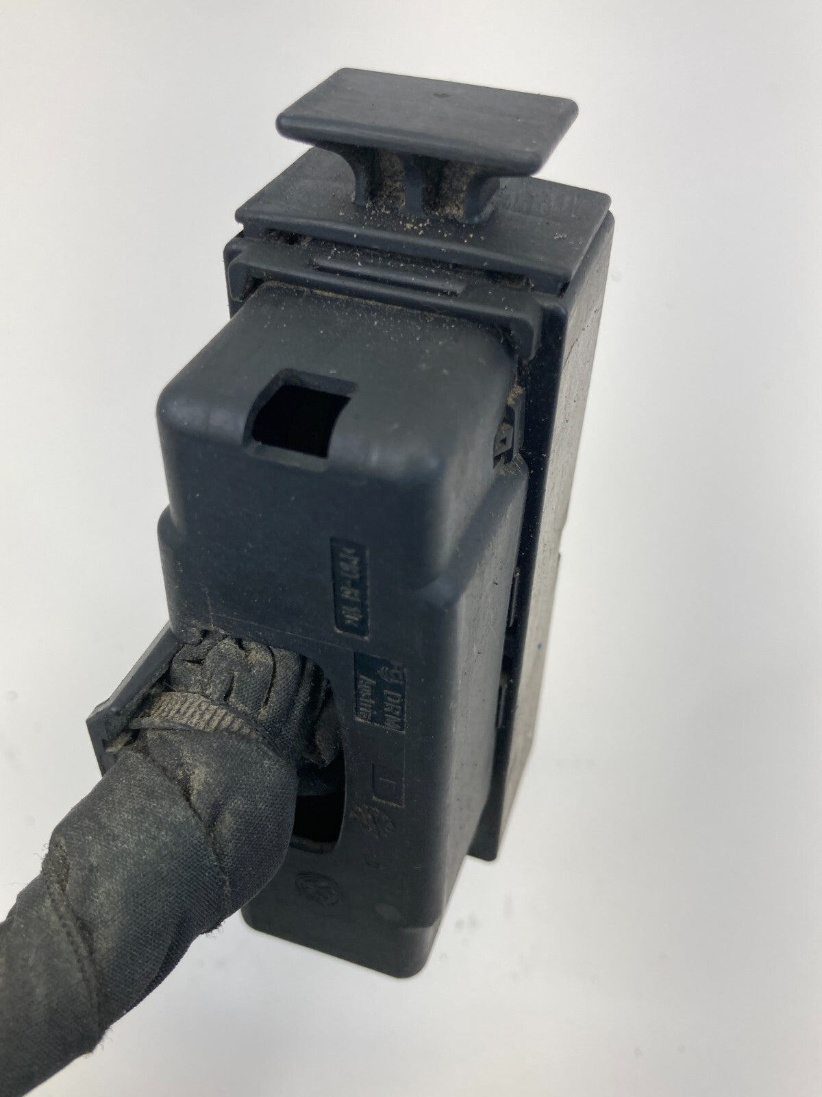 2011-2014 Volkswagen Touareg A/T 4WD ABS Anti Lock Brake Pump Plug Connector OEM