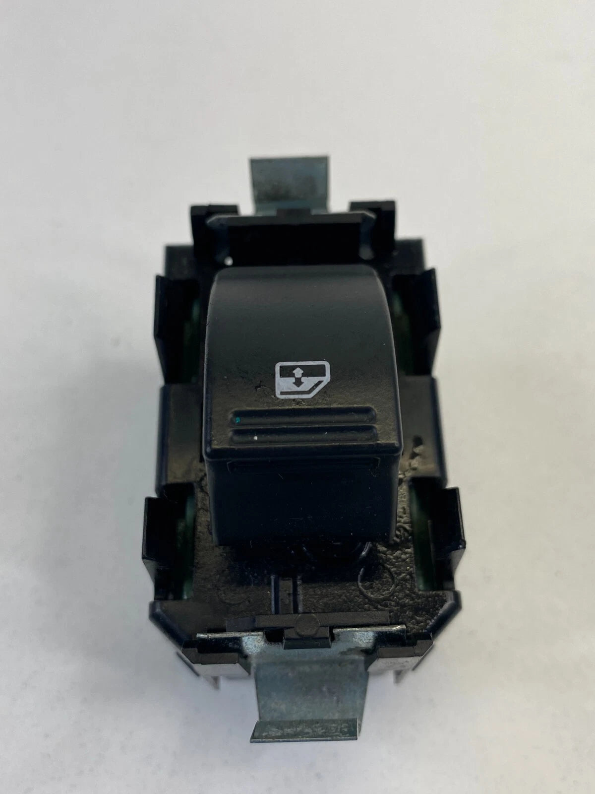 2005-2008 SAAB 9-7X REAR RIGHT SIDE WINDOW SWITCH CONTROL BUTTON 15937175 OEM