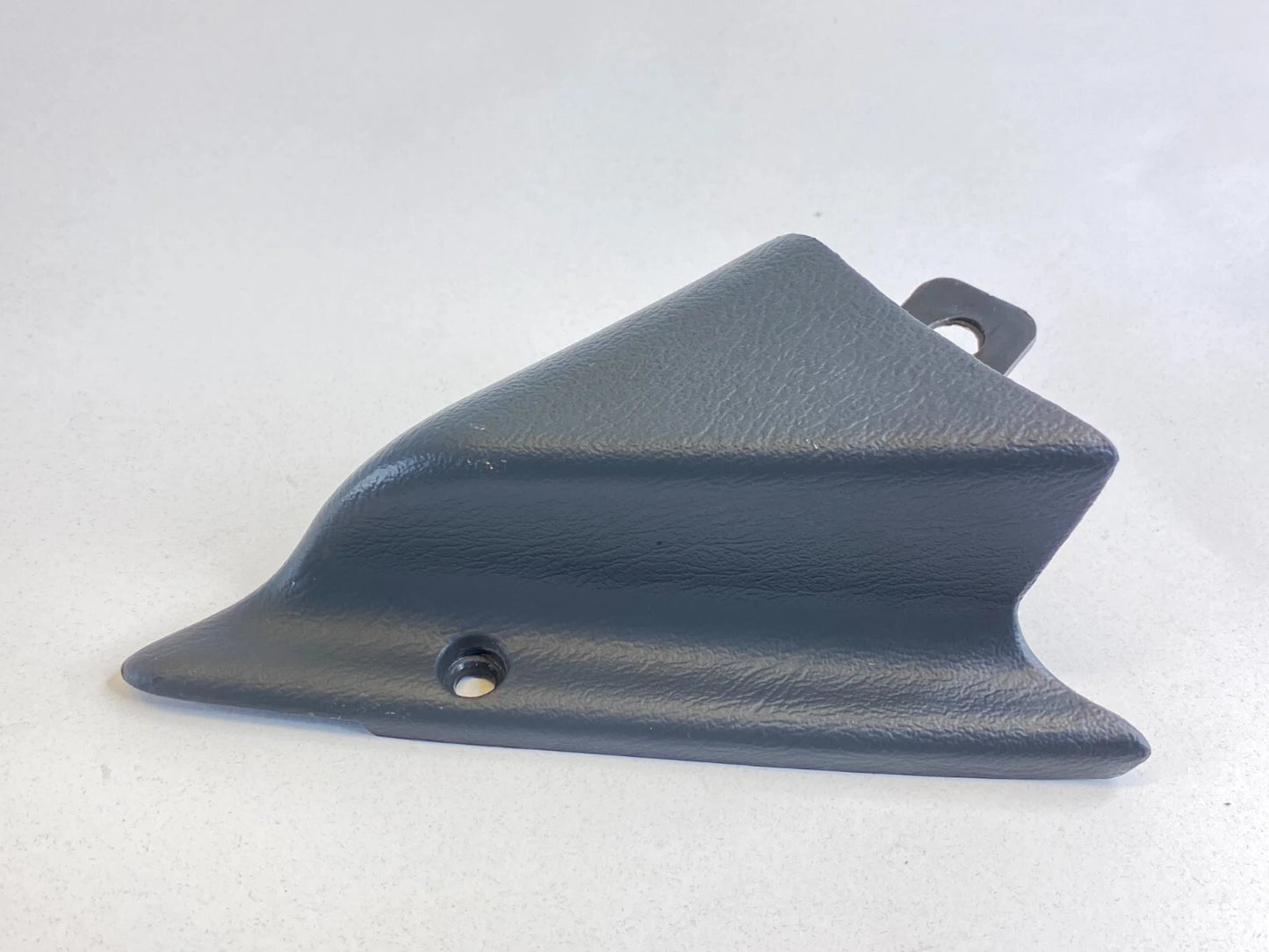 00-05 CHEVROLET IMPALA FRONT RIGHT SIDE INNER CORNER COVER TRIM PANEL 10290704