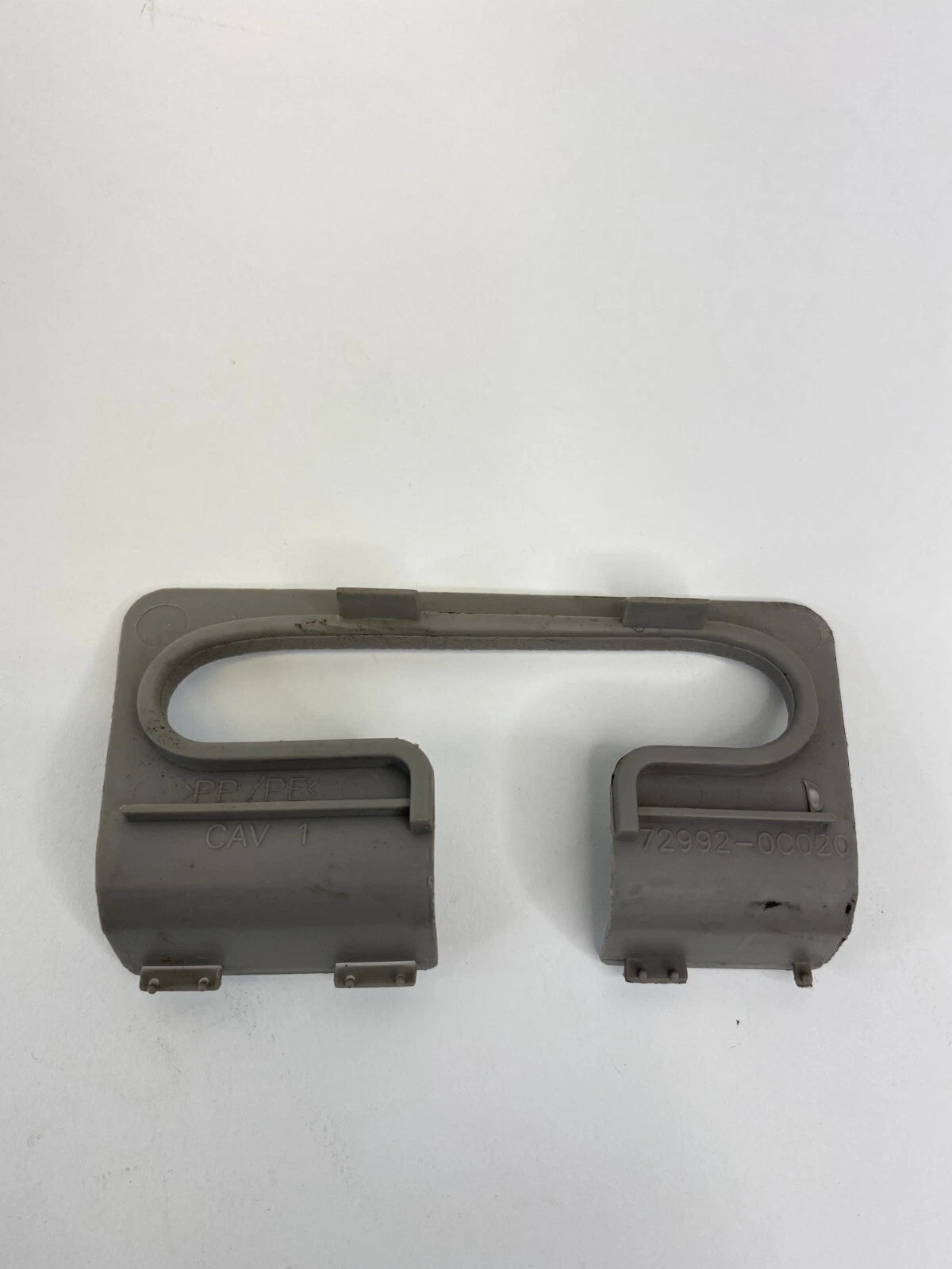 2001-2005 TOYOTA SEQUOIA FRONT RIGHT SEAT CUSHION BUCKLE COVER 72992-0C020 OEM