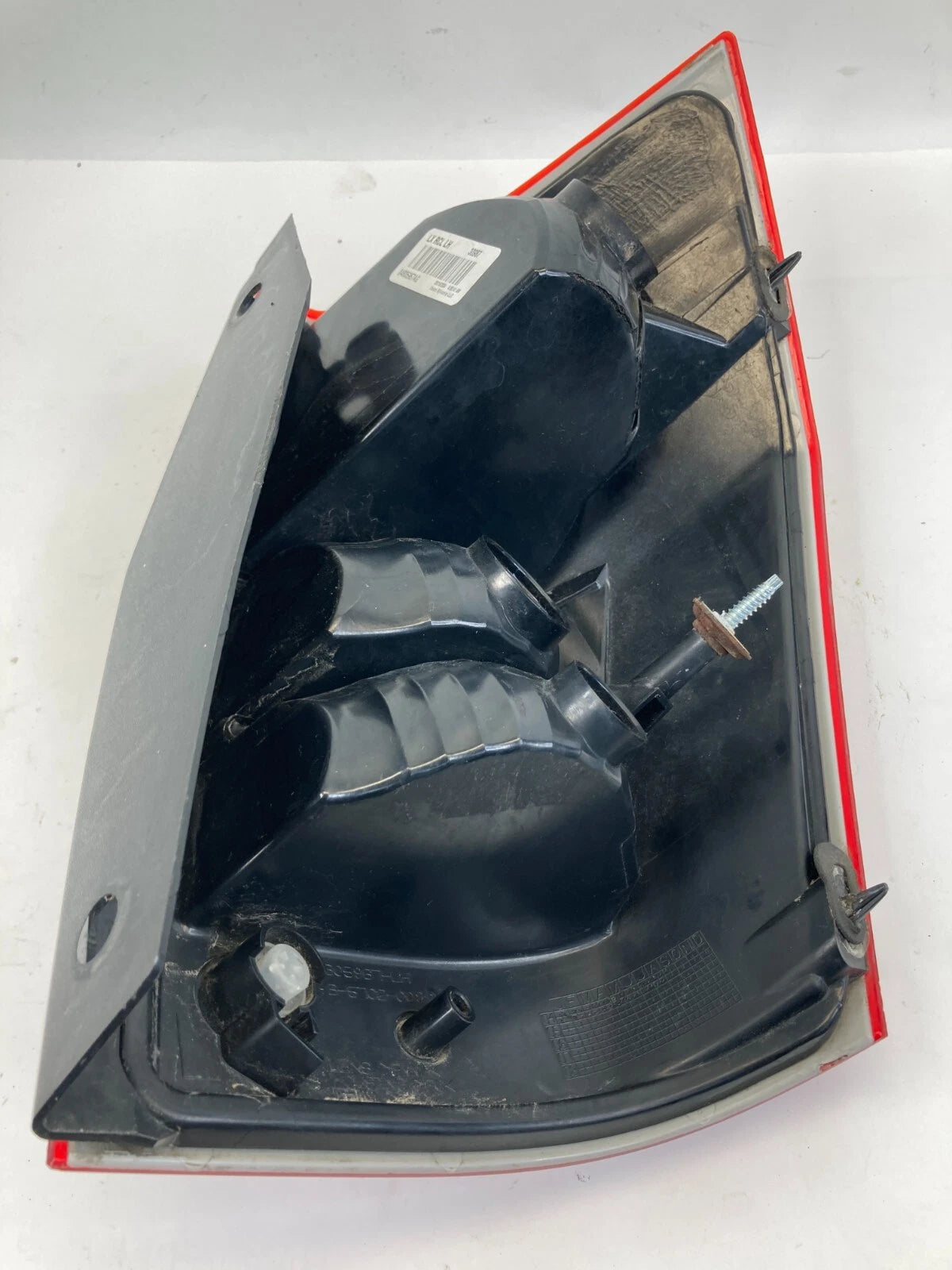 2005 05 DODGE MAGNUM REAR LEFT DRIVER TAIL LIGHT TAILLIGHT LAMP 04805967AG OEM