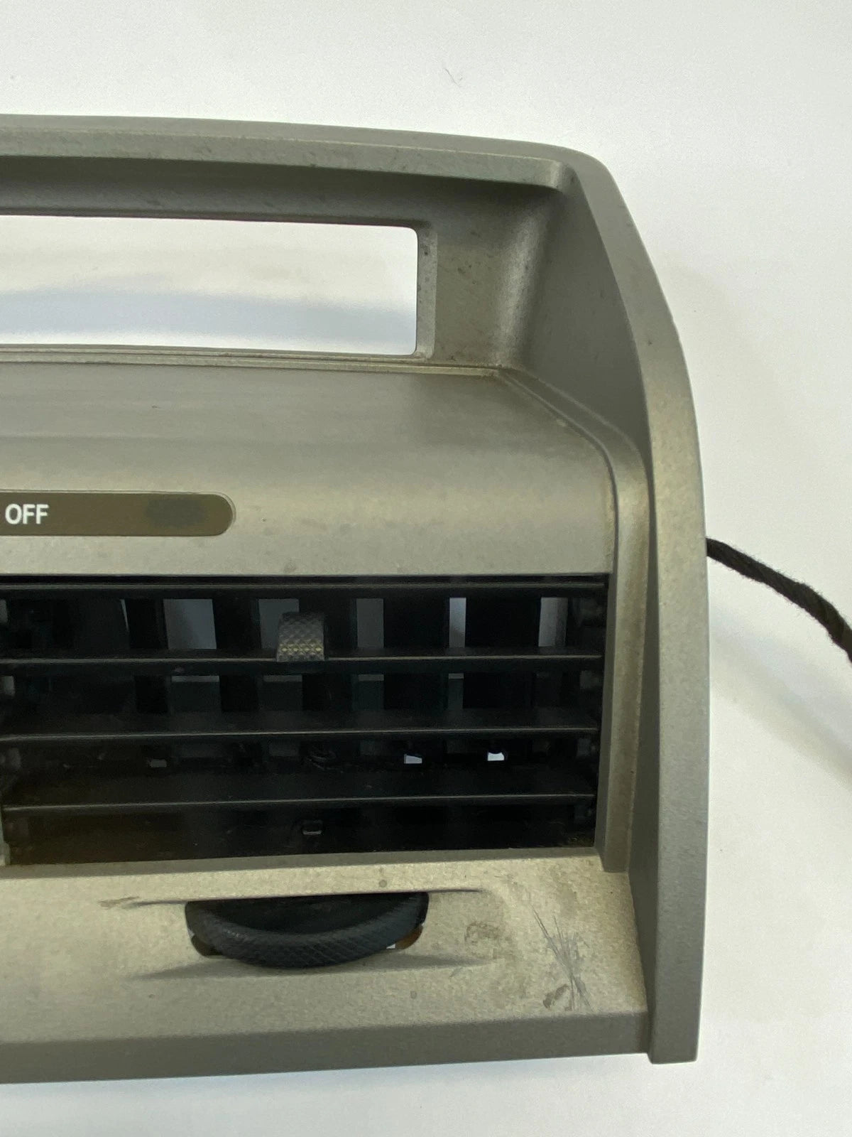 2008-2012 FORD ESCAPE CENTER DASH HEAT A/C DUAL AIR VENT OUTLET W / TRIM BEZEL