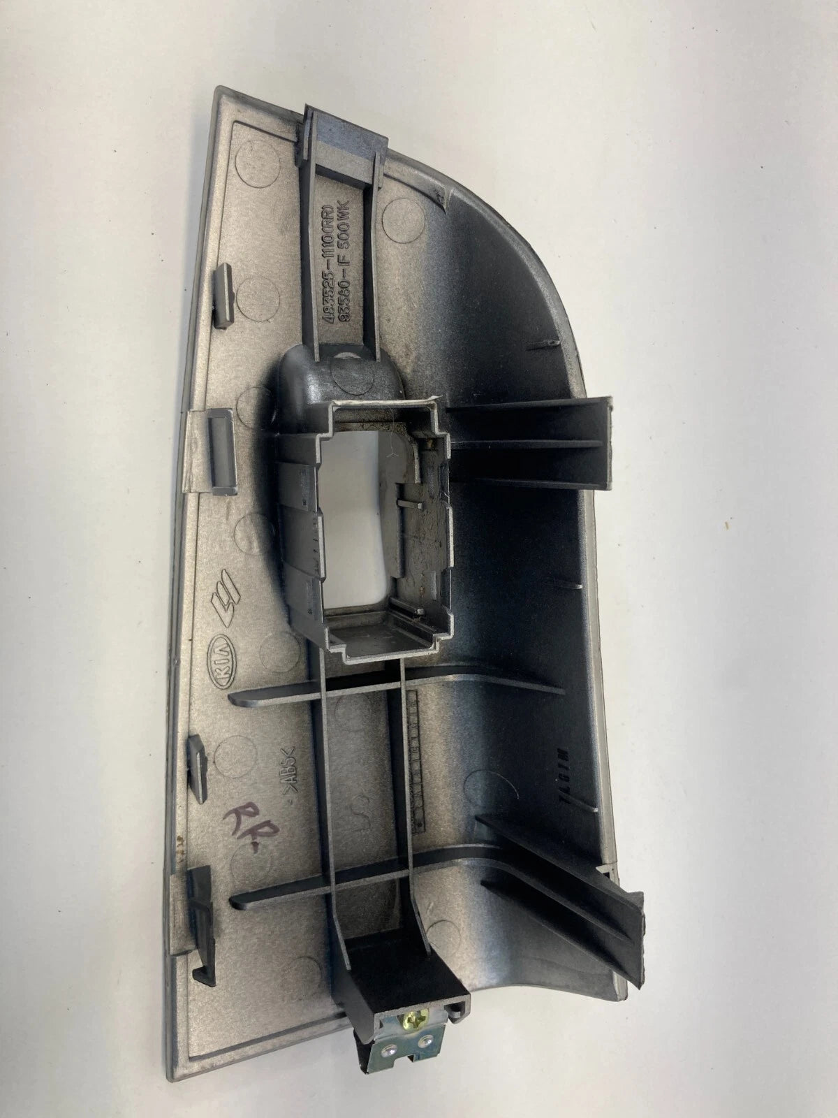 2005-2010 KIA SPORTAGE REAR RIGHT SIDE DOOR WINDOW SWITCH BEZEL 483525-1110 OEM
