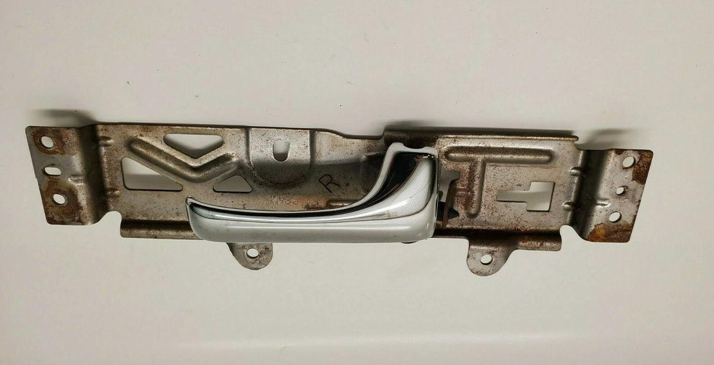 1998-2004 CADILLAC SEVILLE FRONT RIGHT PASSENGER INNER DOOR HANDLE BRACKET OEM