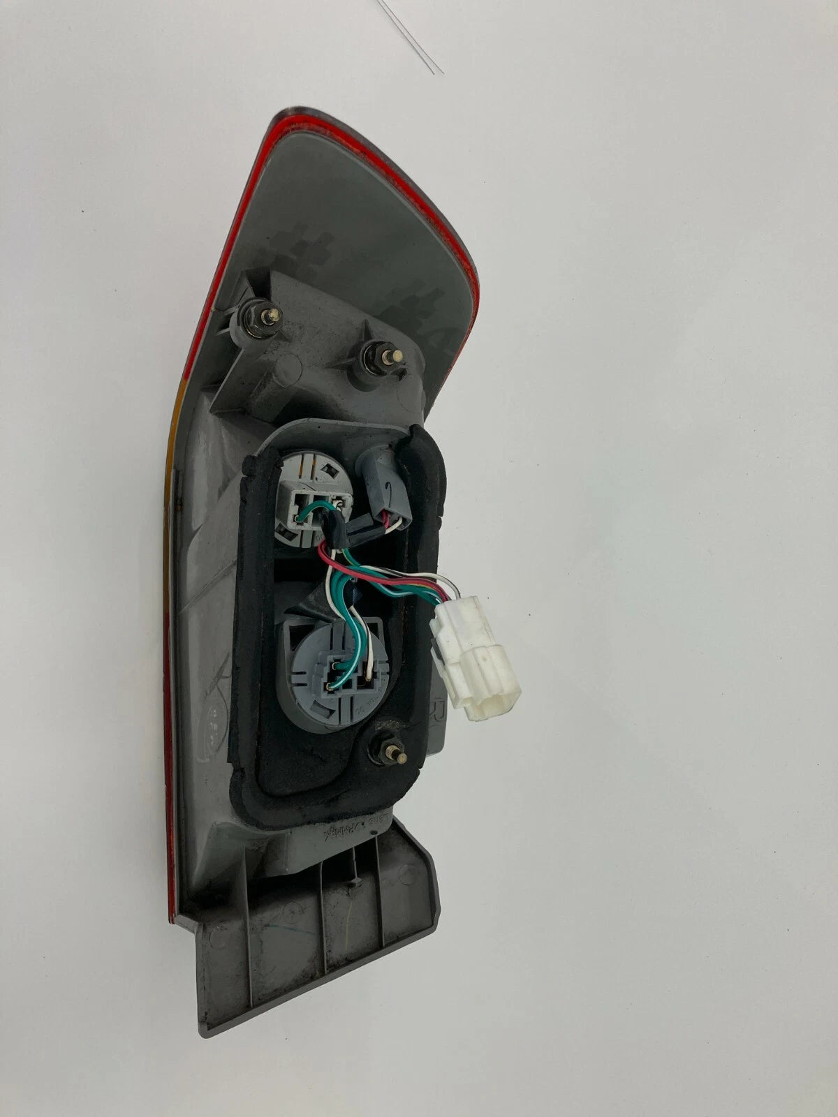 1997 1998 1999 TOYOTA CAMRY RIGHT PASSENGER SIDE TAIL LIGHT OUTER TAILLIGHT OEM