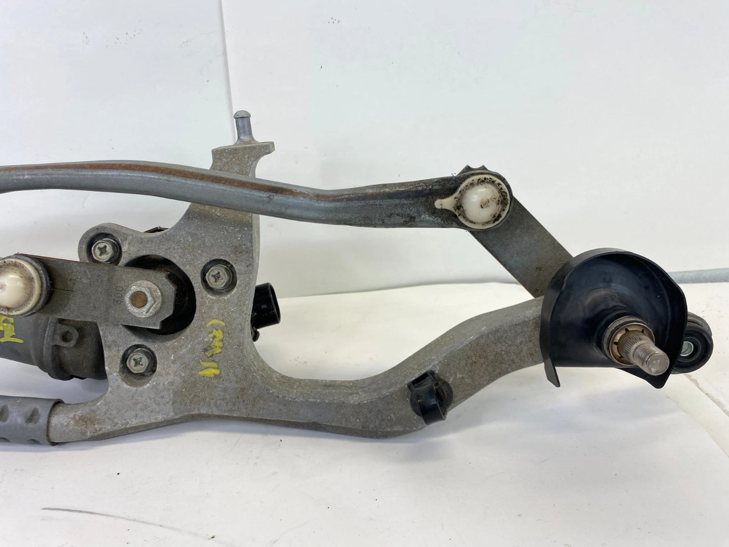 2014-2019 TOYOTA COROLLA FRONT WINDSHIELD WIPER MOTOR & LINKAGE 85110-02350 OEM