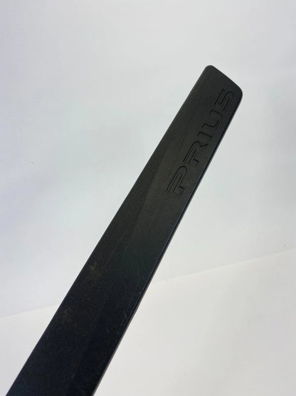 10-15 TOYOTA PRIUS FRONT RIGHT SIDE DOOR SCUFF PLATE STEP TRIM PANEL 67911-47030