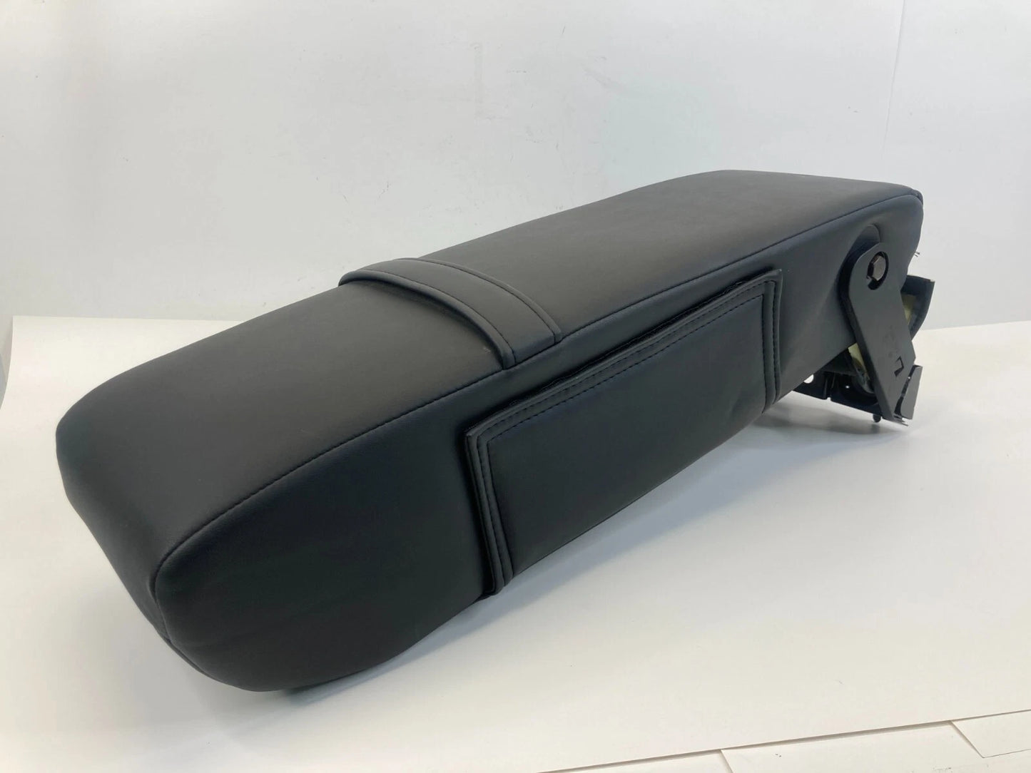 2007 2008 INFINITI G35 SEDAN REAR SEAT CENTER ARMREST WITH CUP HOLDER UNIT OEM