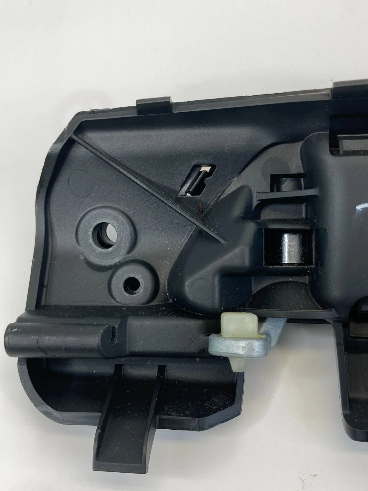 2006 2007 MERCEDES-BENZ ML500 REAR RIGHT SIDE INTERIOR DOOR HANDLE W/ TWEETER