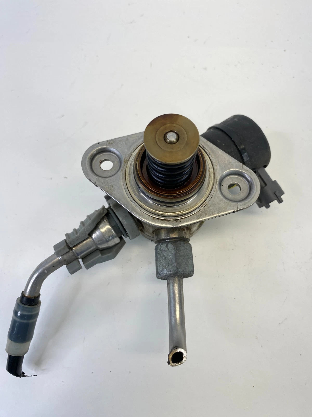 2013 2014 HYUNDAI ACCENT 1.6L ENGINE HIGH PRESSURE FUEL PUMP 35320-2B140 OEM