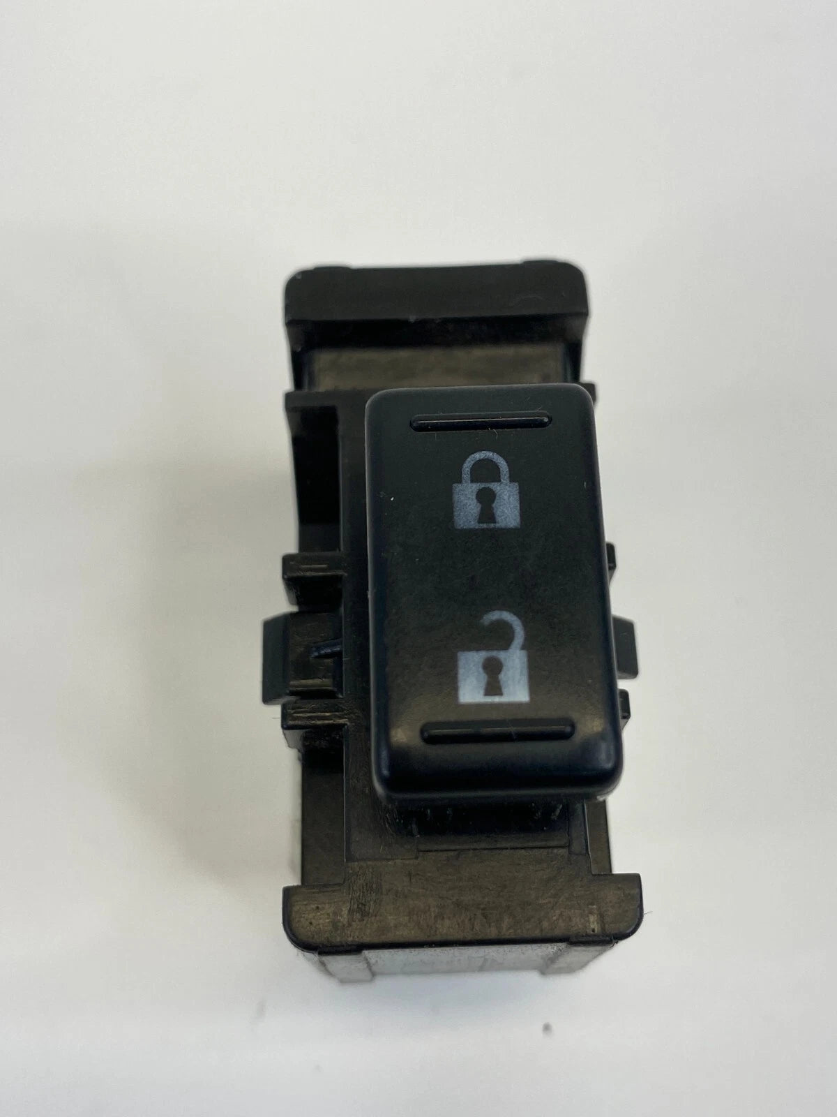 11-18 SUBARU FORESTER FRONT RIGHT PASSENGER SIDE DOOR LOCK CONTROL SWITCH OEM