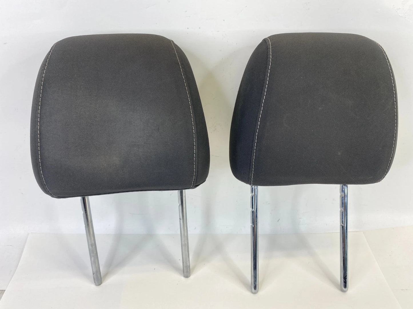 2013-2016 FORD ESCAPE FRONT LEFT & RIGHT SEAT HEADRESTS PAIR CLOTH OEM