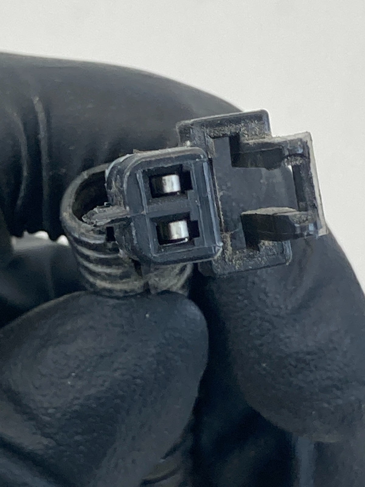 07 08 09 10 11 12 13 14 GMC Yukon Front Left Driver Side Seat Belt Buckle OEM