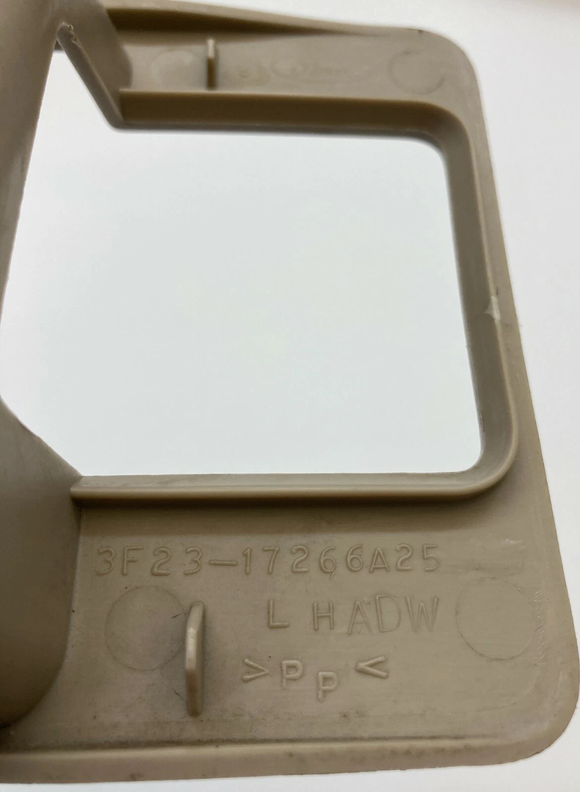 2004 2005 FORD FREESTAR REAR LEFT SIDE INNER DOOR HANDLE BEZEL 3F23-17266A25 OEM