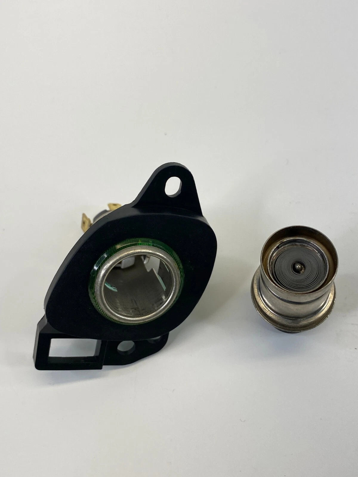 2000-2006 MAZDA MPV POWER OUTLET PLUG IGNITION LIGHTER CIGARETTE SOCKET OEM