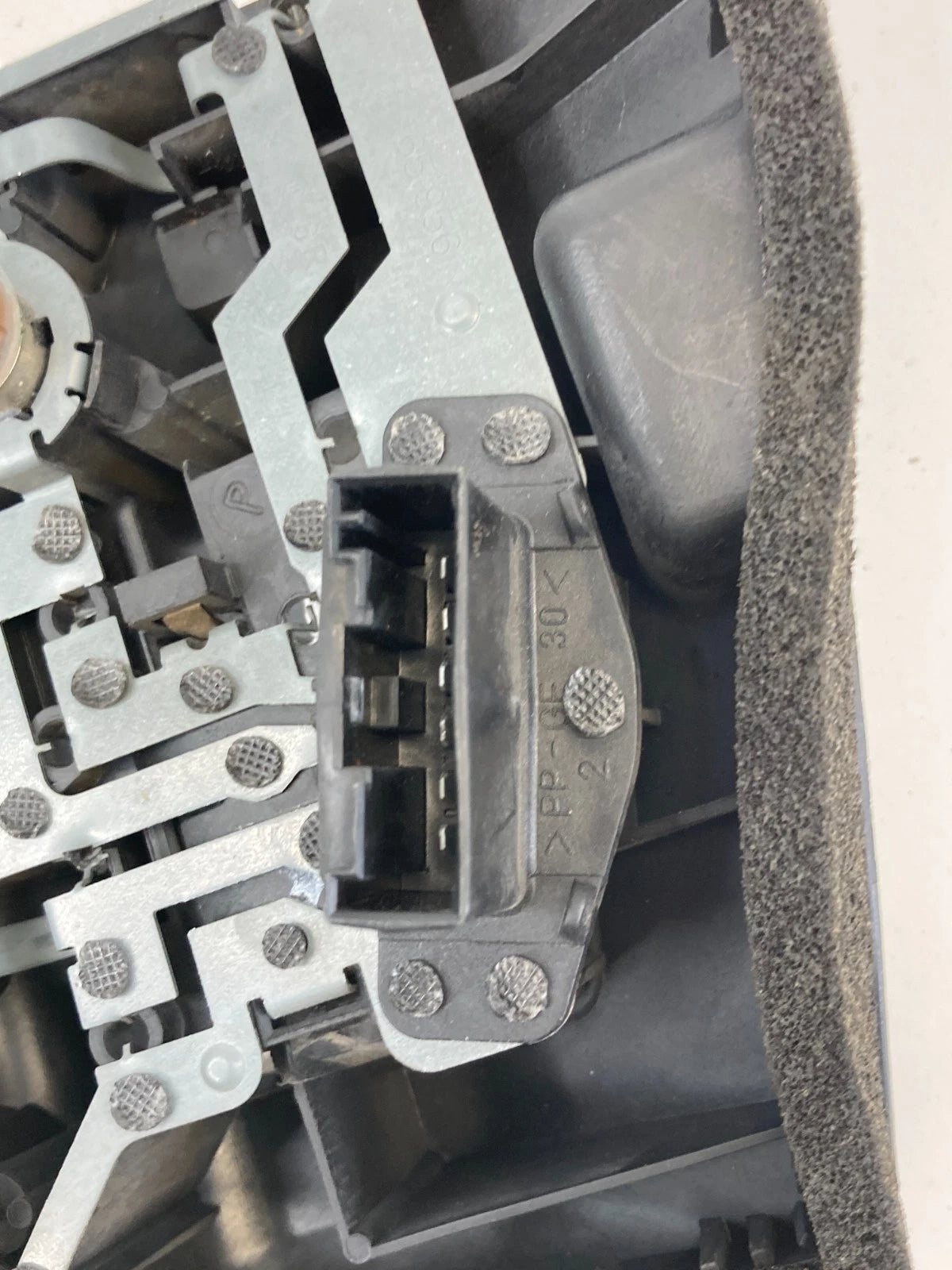 99 00 BMW 323I SEDAN REAR RIGHT TAIL LIGHT CARRIER BULB HOLDER 63218383100 OEM