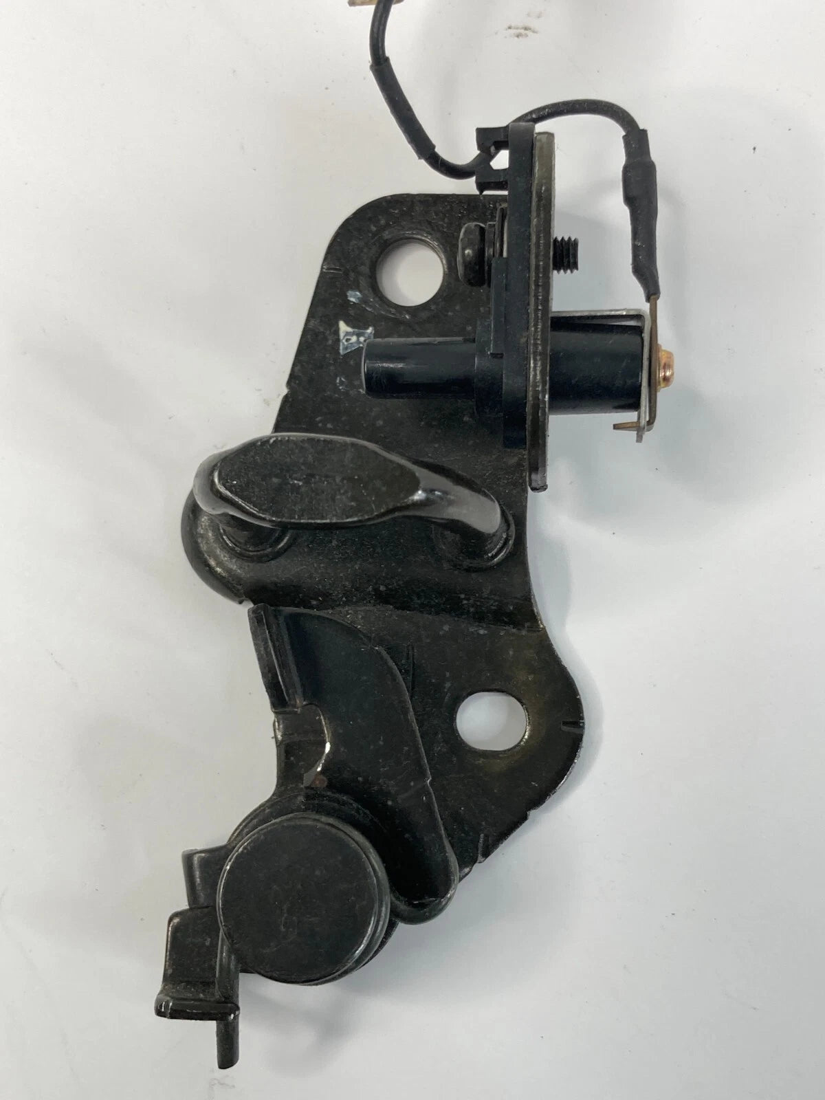 2002-2005 HYUNDAI SONATA HOOD LOCK LATCH PROTECTOR W/ CABLE 93230-39000 OEM