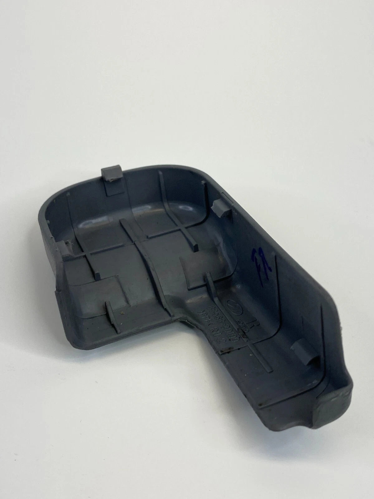 00-06 HYUNDAI ELANTRA FRONT SEAT TRACK REAR RIGHT INNER COVER CAP 88568-2D100