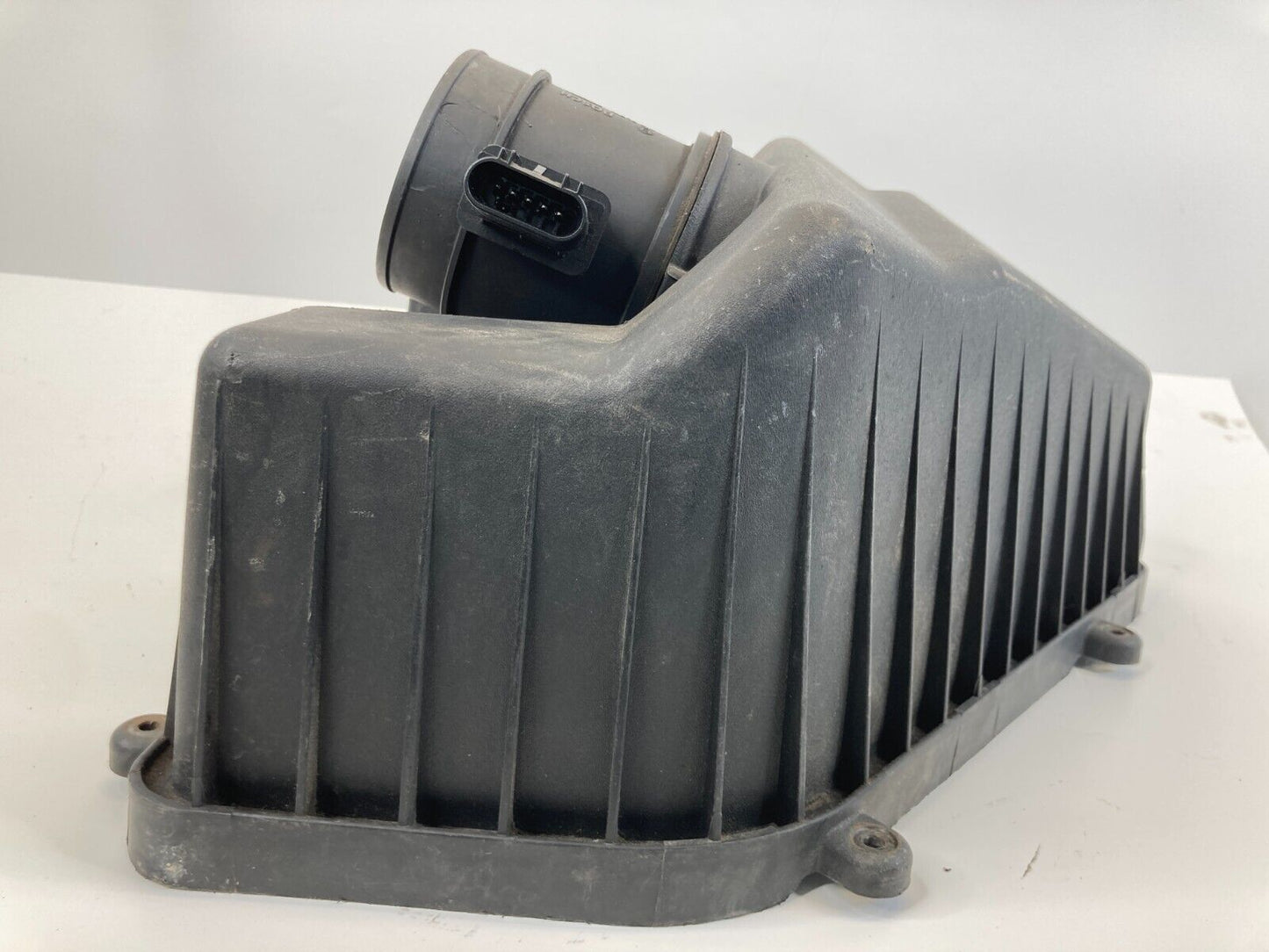 2009-2012 GMC Acadia 3.6L Air Intake Cleaner Box Filter Box Hose Cover OEM