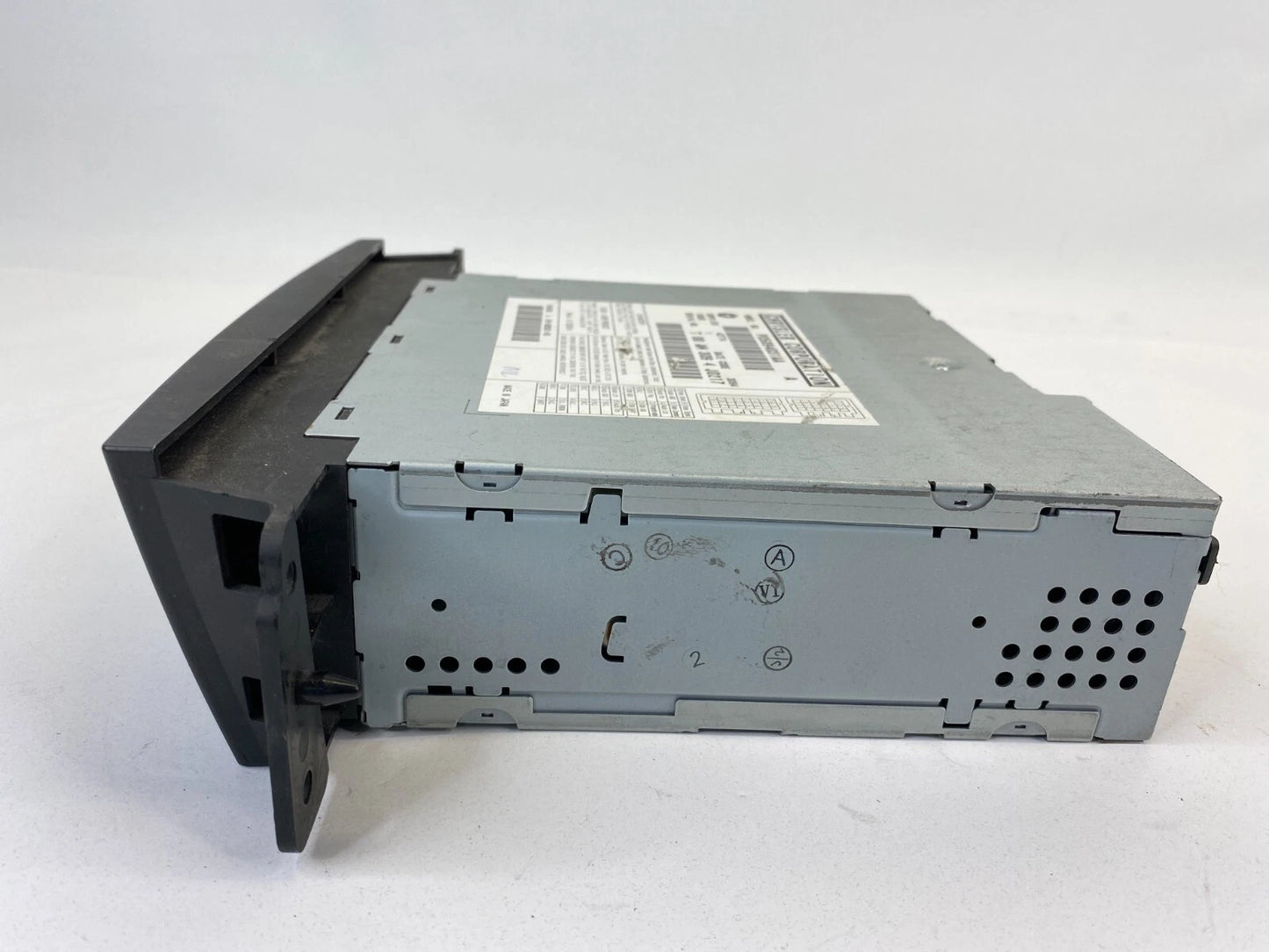 2004 2005 CHRYSLER PACIFICA AM FM CD DVD PLAYER RECEIVER CHANGER P05094031AA OEM