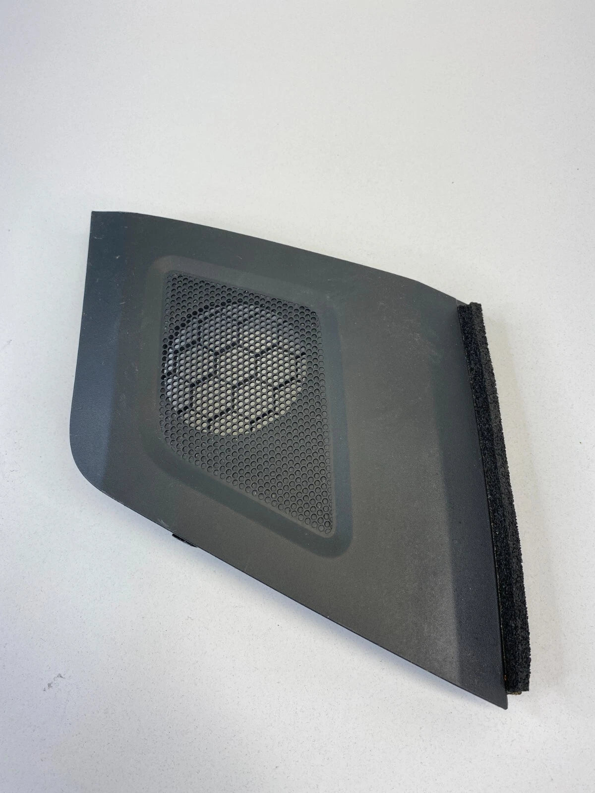 2015-2019 HYUNDAI SONATA FRONT LEFT DRIVER DASH SPEAKER GRILLE TRIM 84725-C1010