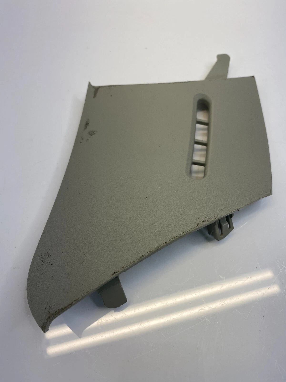 04-09 TOYOTA PRIUS FRONT RIGHT CORNER PILLAR END COVER TRIM END 62218-47020 OEM