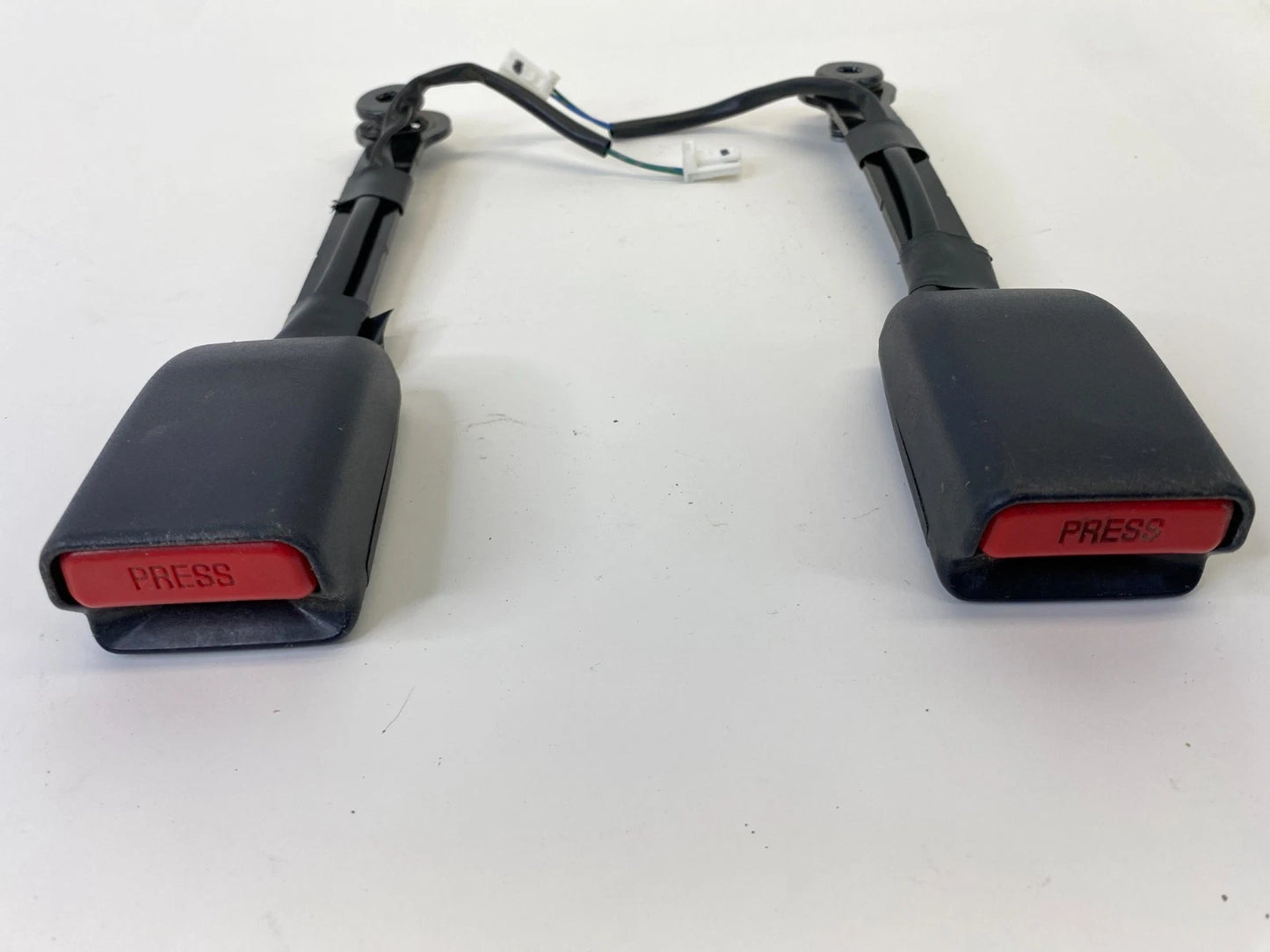 2013-2018 NISSAN ALTIMA FRONT LEFT & RIGHT SEAT BELT BUCKLE PAIR SET OEM