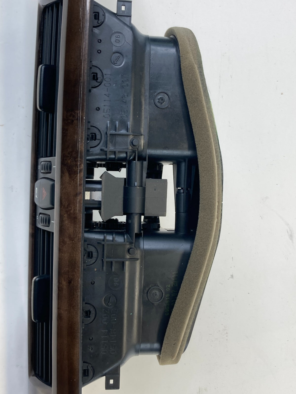 2004-2007 BMW 525i 2008-2010 BMW 535i Dash Right Side Trim Molding w/ Air Vents