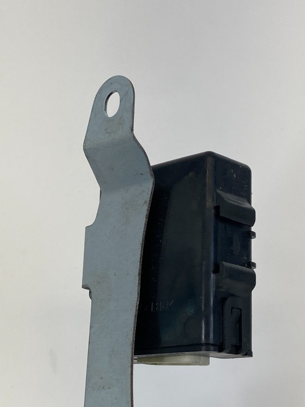 04 05 06 07 08 09 Toyota Prius Front Door Oscillator Control Module 89991-47030