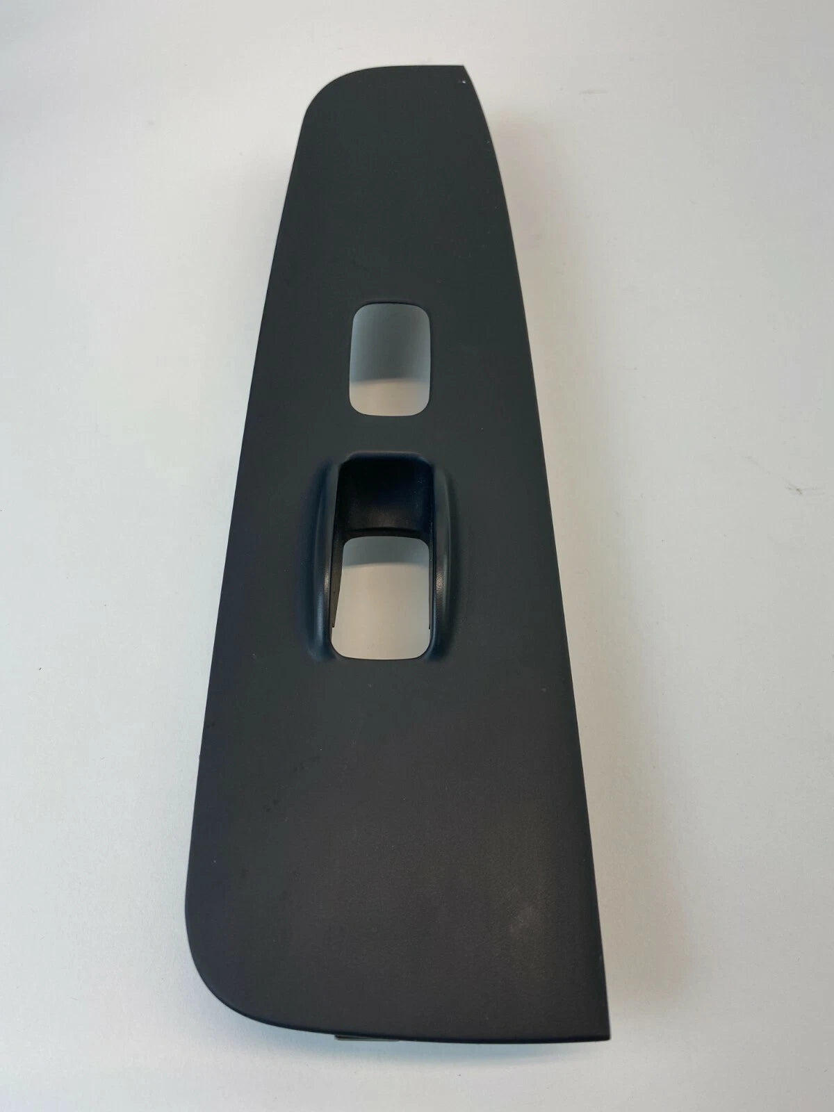 2004 2005 2006 KIA AMANTI SEDAN FRONT RIGHT SIDE WINDOW SWITCH BEZEL TRIM COVER