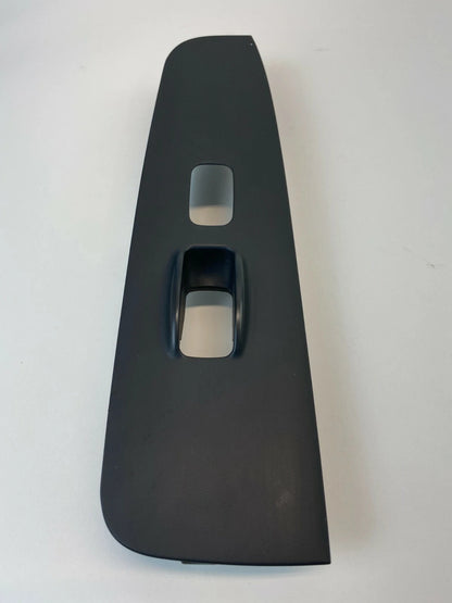2004 2005 2006 KIA AMANTI SEDAN FRONT RIGHT SIDE WINDOW SWITCH BEZEL TRIM COVER
