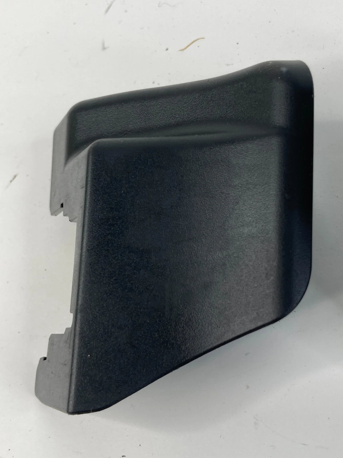 2010-2014 SUBARU LEGACY FRONT RIGHT SIDE SEAT TRACK RAIL END COVER 64115AJ000
