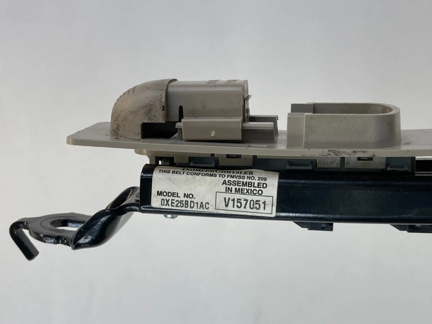 2005 05 JEEP GRAND CHEROKEE FRONT SIDE SEAT BELT HEIGHT ADJUSTER 0XE25BD1AC OEM