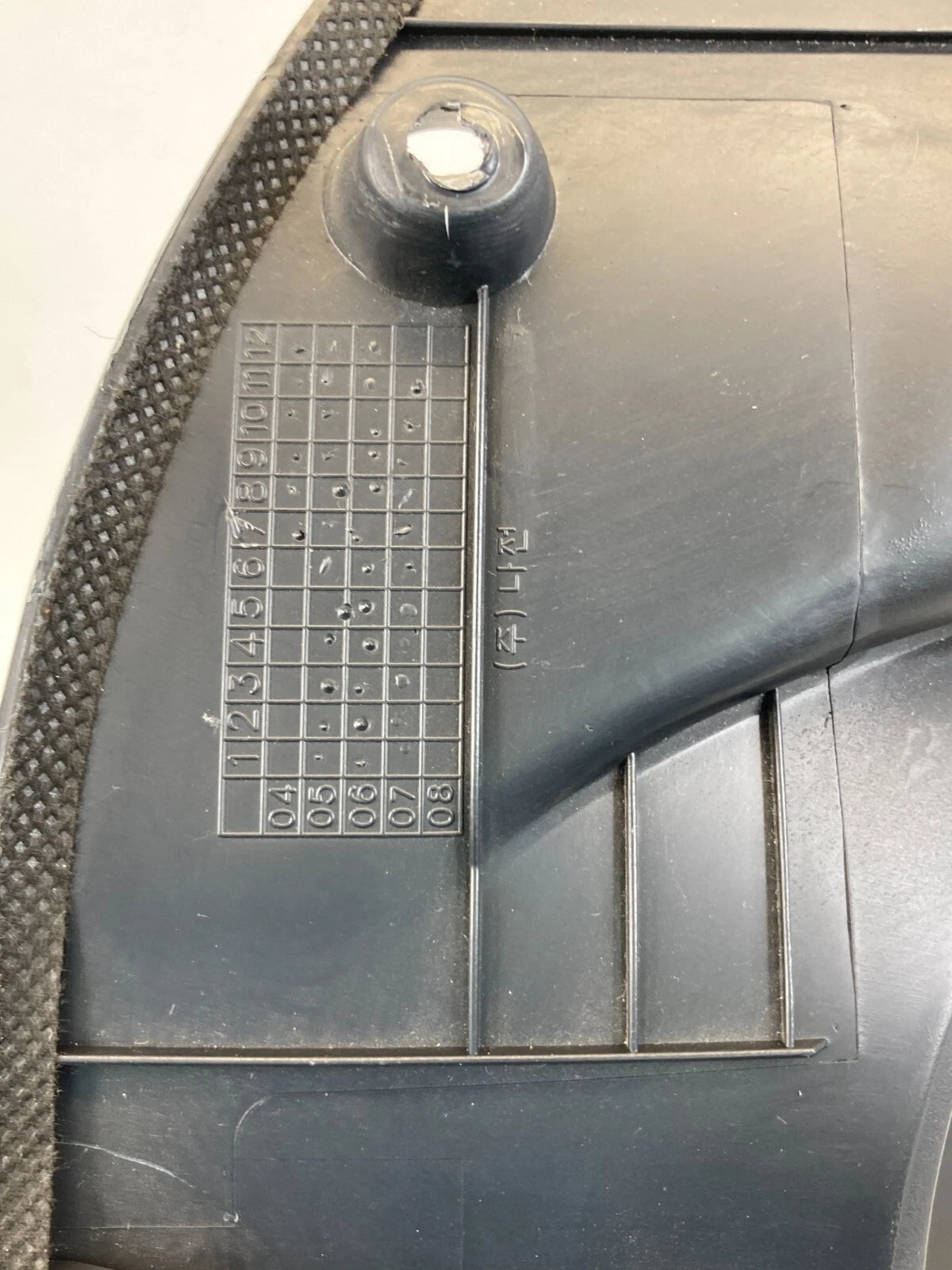 2005-2010 KIA SPORTAGE DASH INSTRUMENT PANEL SPEEDOMETER CLUSTER BEZEL TRIM OEM