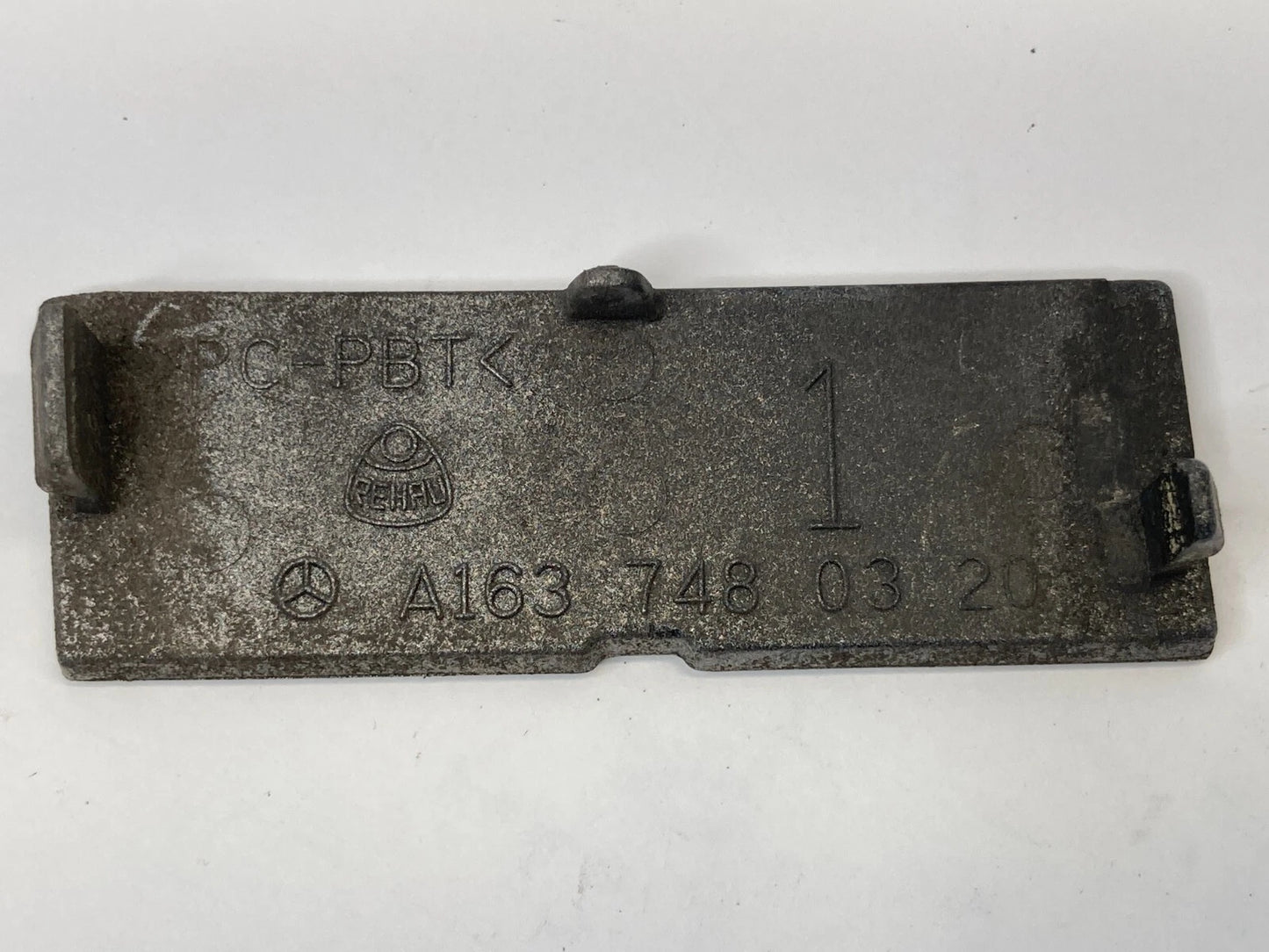 2002 MERCEDES-BENZ ML320 REAR TAILGATE LID TRUNK TRIM SCREW LID PANEL 1637480320