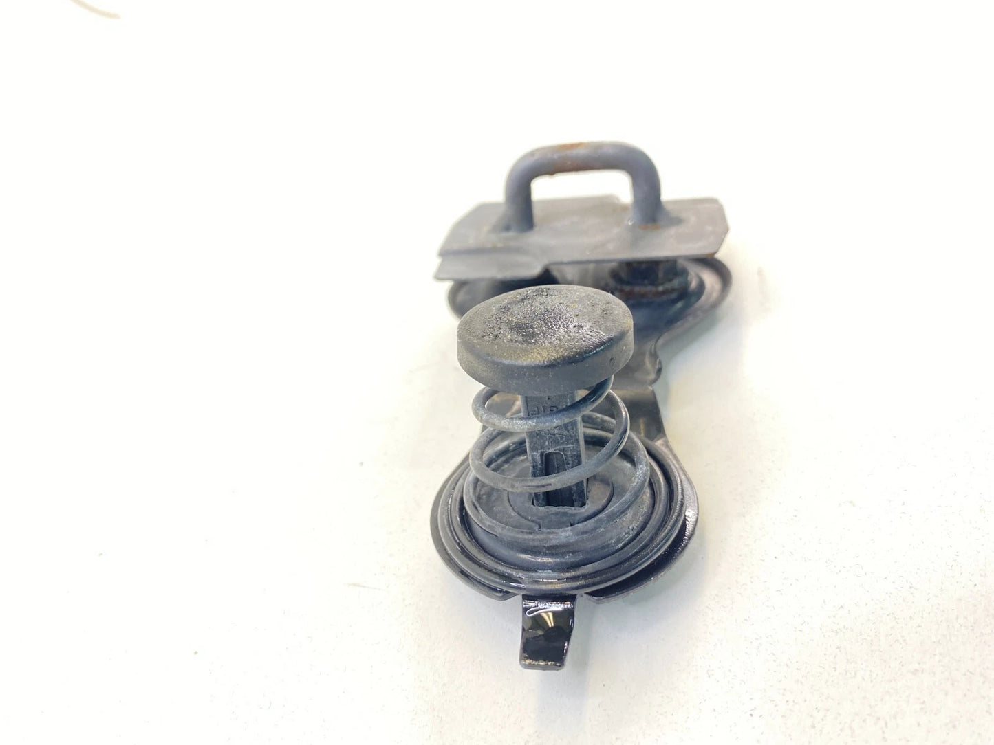 03-06 MERCEDES-BENZ E500 UPPER HOOD LOCK LATCH CATCH STRIKER 2118800360 OEM