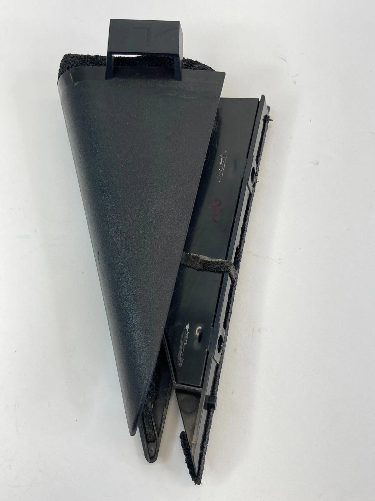 08-13 NISSAN ROGUE REAR LEFT DOOR INNER CORNER WINDOW GLASS COVER CHANNEL TRIM